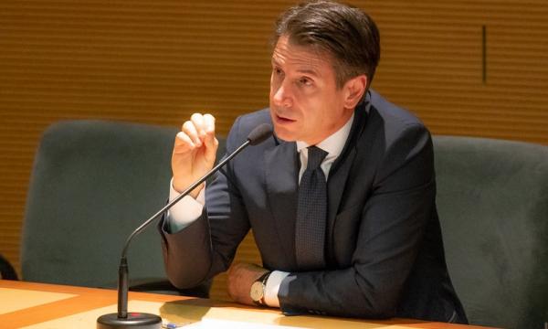 Il professor Conte oggi, venerdì 26 febbraio ore 15.30, terrà una lezione per gli studenti di Giurisprudenza in diretta video streaming